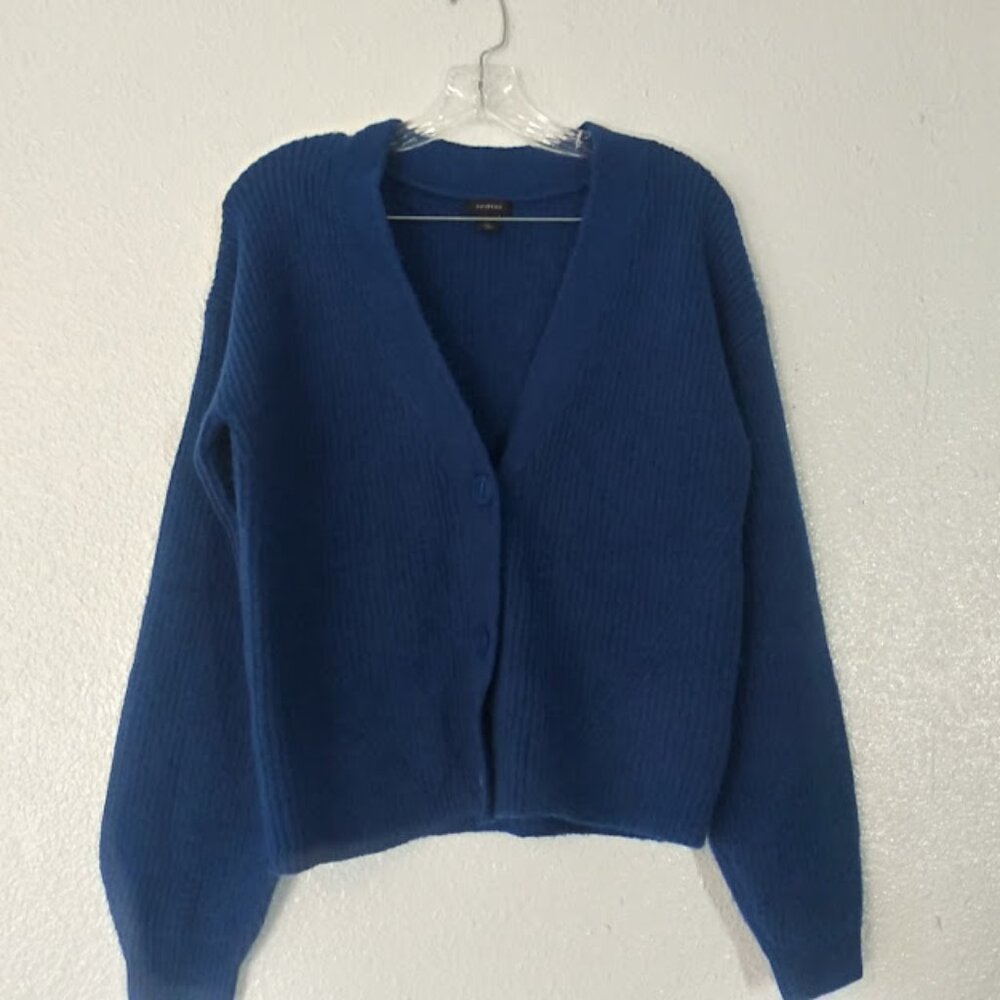 Halogen women's size M blue knitted cropped sweater